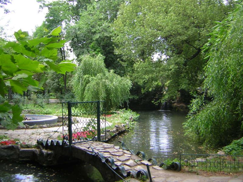 Файл:Cismigiu-Garden-Bucharest-3.jpg
