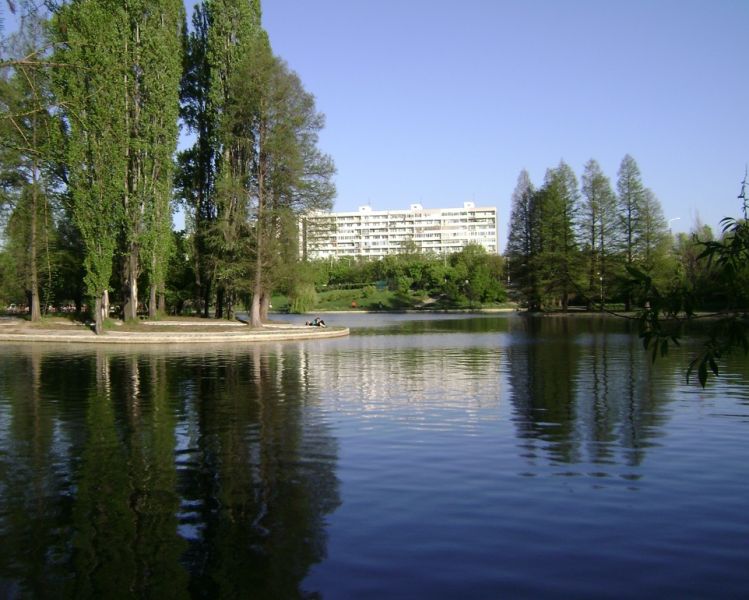 Файл:Lacul din Parcul Titan.jpg